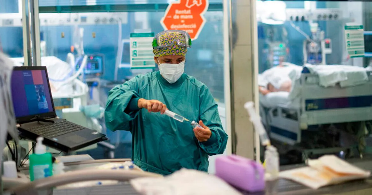 Sexta ola de COVID-19 avanza en España con casi 50 000 nuevos contagios