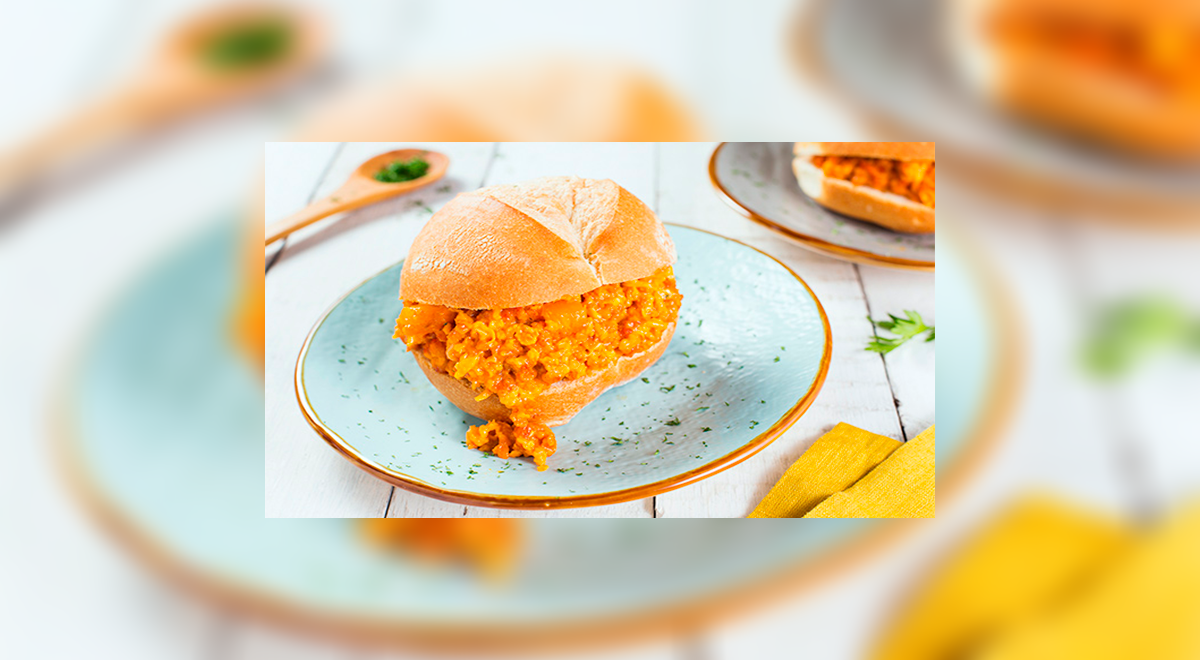 Empieza tu mañana con un delicioso pan con salchicha huachana