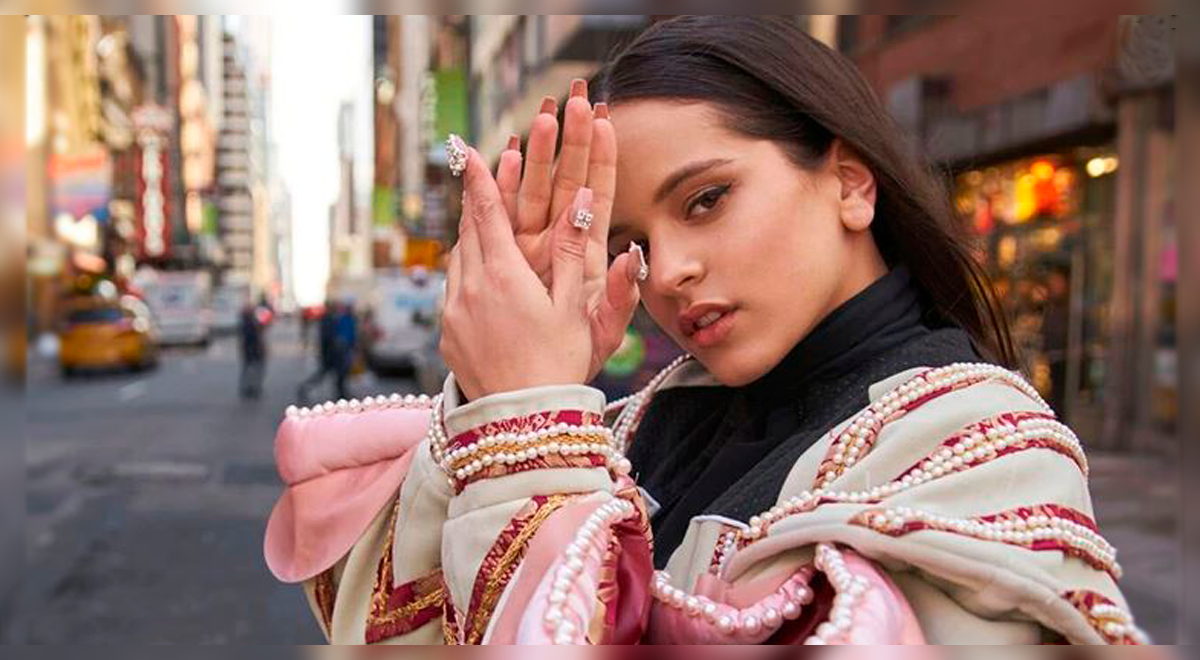 Impactantes outfits de Rosalía a lo largo de su carrera musical ¡Te