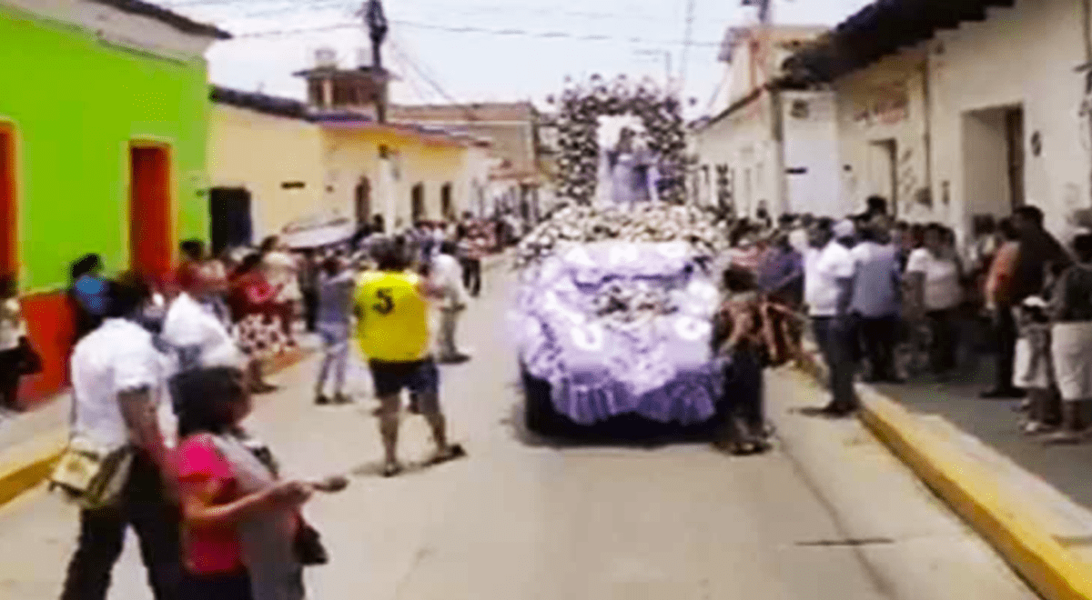 Creyentes Salen Sin Mascarilla Y Se Aglomeran Para Adorar A La Virgen De La Natividad