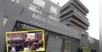 Padres protestan contra colegio de Pisco tras enviar a casa a cerca de 50 estudiantes durante las clases Padres protestan contra colegio de Pisco tras enviar a casa a cerca de 50 estudiantes durante las clases