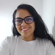 Foto del Autor Anna Carina Copello deslumbra con su encanto en espectacular outfit de gala en un evento inolvidable