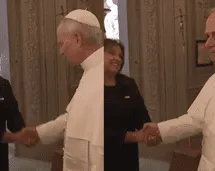 Dina Boluarte y su gesto ante el Papa León XIV que generó incomodidad en el Vaticano Dina Boluarte y su gesto ante el Papa León XIV que generó incomodidad en el Vaticano