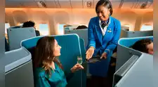 El arte de viajar bien: Las habilidades "invisibles" de la tripulación de cabina que transforman tu vuelo