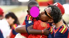 Lamine Yamal comparte una TIERNAS celebración con su hermano pequeño tras conquistar el Mundial 2026