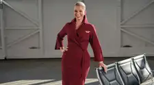 La moda en los aviones cambia: prendas cómodas, diseños elegantes y colores clásicos marcan tendencia