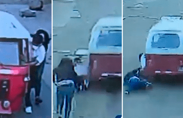 Mujer pelea ferozmente con ladrón y lo deja sin pantalón tras ser arrastrados por mototaxi cómplice