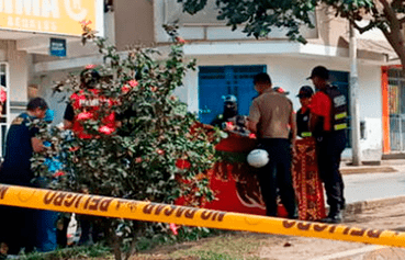 ¡Sin piedad! Linchan a sicarios por acribillar a repartidor en casa de apuestas en Puente Piedra