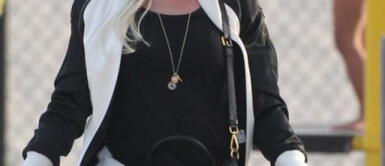 Un look deportivo para pasear con la familia Pink cambia de look: de chica rockera a chica deportiva