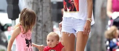 Urban Greek de Alessandra Ambrosio, cuando no está en Victoria Secret, mira su papel de mamá Urban Greek de Alessandra Ambrosio, cuando no está en Victoria Secret, mira su papel de mamá