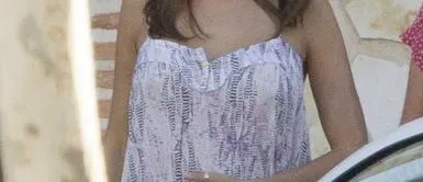 Sara Carbonero muestra su embarazo de cuatro meses con un look hippie Sara Carbonero muestra su embarazo de cuatro meses con un look hippie