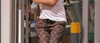 Sara Carbonero luce pantalones baggy u overside Sara Carbonero embarazada apuesta por los pantalones “baggy”