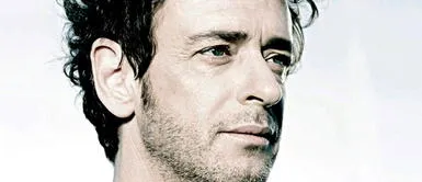 Sus hijos, Benito y Lisa estuvieron junto al féretro de su padres desde temprano. El último adiós a Gustavo Cerati