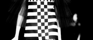 PFW 2015: Valentino pasarela óptica y brocada que evoca los 90’s PFW 2015: Valentino pasarela óptica y brocada que evoca los 90’s