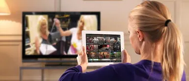 Pasar más de tres horas viendo televisión dañaría tu inteligencia. Tres horas diarias de sofá y televisión dañarían tu intelecto