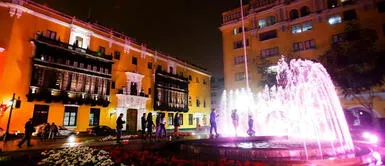 Lima se ilumina de rosa en símbolo de prevención del cáncer de mama Lima se ilumina de rosa en símbolo de prevención del cáncer de mama