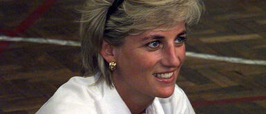 Lady Di sigue siendo tendencia en la moda con esta prenda que es la obsesión de las influencers Lady Di sigue siendo tendencia en la moda con esta prenda que es la obsesión de las influencers