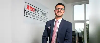 Adolescente se vuelve millonario y en lugar de irse de casa se queda con sus papás para cuidarlos Adolescente se vuelve millonario y en lugar de irse de casa se queda con sus papás para cuidarlos