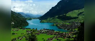 Un pueblo en Suiza pagará 60 mil euros a las familias que se muden allí Un pueblo en Suiza pagará 60 mil euros a las familias que se muden allí