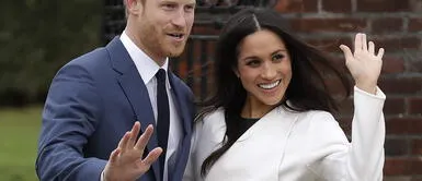 El príncipe Enrique y Meghan Markle han anunciado este lunes que se casarán la próxima primavera. Y saludan sonrientes a los medios de comunicación. El príncipe Enrique y Meghan Markle han anunciado este lunes que se casarán la próxima primavera. Y saludan sonrientes a los medios de comunicación.