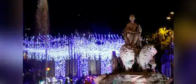 Iluminación navideña instalada en la plaza de Cibeles de Madrid tras el tradicional encendido. Iluminación navideña instalada en la plaza de Cibeles de Madrid tras el tradicional encendido.