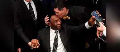 Sorteo Rusia 2018: Pelé y Maradona se saludaron con un beso Sorteo Rusia 2018: Pelé y Maradona se saludaron con un beso