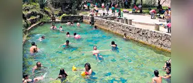 En Churín afloran aguas termales medicinales de las profundidades de la tierra, con una temperatura promedio de 35 a 55 grados. Es un hermoso lugar donde puedes nadar y descansar al pie de sus montañas. En Churín afloran aguas termales medicinales de las profundidades de la tierra, con una temperatura promedio de 35 a 55 grados. Es un hermoso lugar donde puedes nadar y descansar al pie de sus montañas.