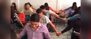 Facebook: Alumnos rezan antes de un examen final y el video se hace viral Facebook: Alumnos rezan antes de un examen final y el video se hace viral