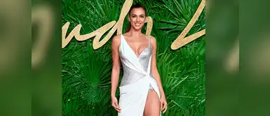 La modelo Irina Shayk posó ante los medios con un sugerente vestido en color blanco con detalles plateados de Versace. La modelo Irina Shayk posó ante los medios con un sugerente vestido en color blanco con detalles plateados de Versace.