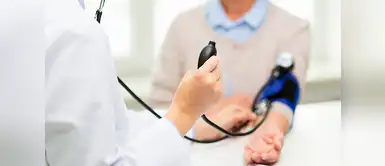 Médico de 91 años trabaja sin recibir un sueldo Médico de 91 años trabaja sin recibir un sueldo