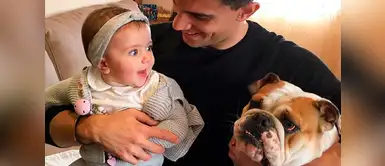 El jugador Marc Bartra tiene una perrita llamada Nina. Su mascota y su hijita son su adoración. El jugador Marc Bartra tiene una perrita llamada Nina. Su mascota y su hijita son su adoración.