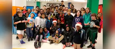 Barack Obama celebra la Navidad con alumnos de una escuela intermedia Barack Obama celebra la Navidad con alumnos de una escuela intermedia