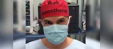 Se burlaron de médico que llevaba su nombre en la cabeza, luego daría una gran lección Se burlaron de médico que llevaba su nombre en la cabeza, luego daría una gran lección