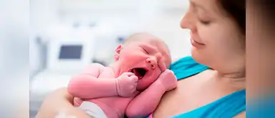 Mujer da a luz en su auto y como regalo pidió uno nuevo a la marca Mujer da a luz en su auto y como regalo pidió uno nuevo a la marca