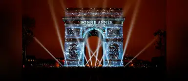 París, Francia. La ciudad del amor brinda un espectáculo único durante la noche de Año Nuevo: desde los Campos Elíseos, pasando por el Arco del Triunfo hasta la Torre Eiffel. ¡De ensueño! París, Francia. La ciudad del amor brinda un espectáculo único durante la noche de Año Nuevo: desde los Campos Elíseos, pasando por el Arco del Triunfo hasta la Torre Eiffel. ¡De ensueño!