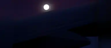 La superluna vista desde el avión presidencial Air Force One mientras el presidente Donald Trump regresa de sus vacaciones. La superluna vista desde el avión presidencial Air Force One mientras el presidente Donald Trump regresa de sus vacaciones.