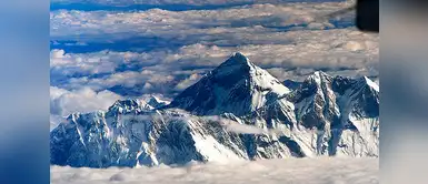 Monte Everest desde un avión. Monte Everest desde un avión.