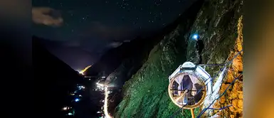 Suites de hotel desde lo alto de Ollantaytambo en el Valle Sagrado, Cusco, Perú. Suites de hotel desde lo alto de Ollantaytambo en el Valle Sagrado, Cusco, Perú.