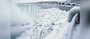 Las cataratas del Niágara recibió el 2018 completamente congelado. Las cataratas del Niágara recibió el 2018 completamente congelado.