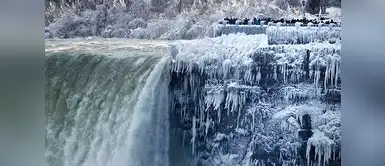 A pesar de las bajas temperaturas, las cataratas siguen viéndose atractivas. A pesar de las bajas temperaturas, las cataratas siguen viéndose atractivas.