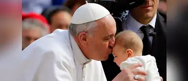 Papa Francisco defiende el derecho de las madres a amamantar en público y en la iglesia Papa Francisco defiende el derecho de las madres a amamantar en público y en la iglesia