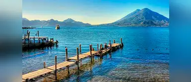 Lago Alitlan en Guatemala. Lago Alitlan en Guatemala.