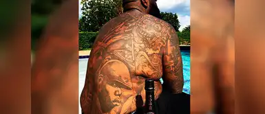 El rapero Rick Ross tiene en su espalda un notorio tatuaje de The Notorious B.I.G. El rapero Rick Ross tiene en su espalda un notorio tatuaje de The Notorious B.I.G.