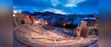 Cartagena es una ciudad y un municipio español situado junto al mar Mediterráneo. Cartagena es una ciudad y un municipio español situado junto al mar Mediterráneo.
