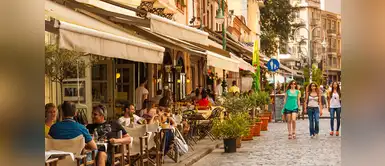 Salónica es la segunda ciudad de Grecia y también la más moderna y activa de la Macedonia griega. Salónica es la segunda ciudad de Grecia y también la más moderna y activa de la Macedonia griega.