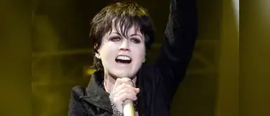 Dolores O'Riordan iba a grabar su tema clásico "Zombie" con esta banda de rock Dolores O'Riordan iba a grabar su tema clásico "Zombie" con esta banda de rock