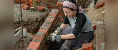 ¡Admirable! Esta madre soltera trabaja como albañil para sacar adelante a sus tres hijos ¡Admirable! Esta madre soltera trabaja como albañil para sacar adelante a sus tres hijos