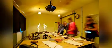 Bletchley Park es el nombre de una instalación militar localizada en Buckinghamshire, Inglaterra en la que se realizaron los trabajos de descifrado de códigos alemanes durante la Segunda Guerra Mundial. Bletchley Park es el nombre de una instalación militar localizada en Buckinghamshire, Inglaterra en la que se realizaron los trabajos de descifrado de códigos alemanes durante la Segunda Guerra Mundial.