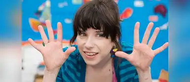 Sally también participó en la película "Happy-Go-Lucky", interpretando a una profesora muy positiva que encontraba la forma de darle la vuelta a cualquier situación, por más mala que fuera. Gracias a este papel, ganó un globo de oro en el 2008 Sally también participó en la película "Happy-Go-Lucky", interpretando a una profesora muy positiva que encontraba la forma de darle la vuelta a cualquier situación, por más mala que fuera. Gracias a este papel, ganó un globo de oro en el 2008