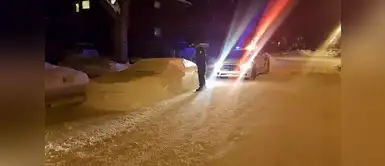 ¡No se dieron cuenta! Estos policías le pusieron una multa a un auto hecho de nieve ¡No se dieron cuenta! Estos policías le pusieron una multa a un auto hecho de nieve